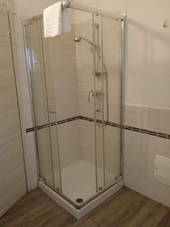 Hotel D 2 Non Accettiamo Franciesi Parma Luaran gambar