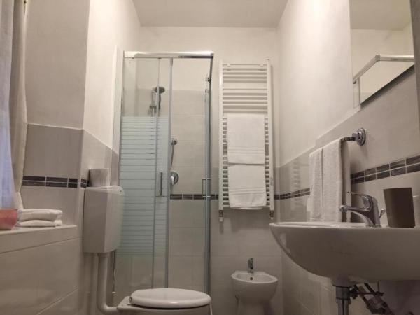 Hotel D 2 Non Accettiamo Franciesi Parma Luaran gambar